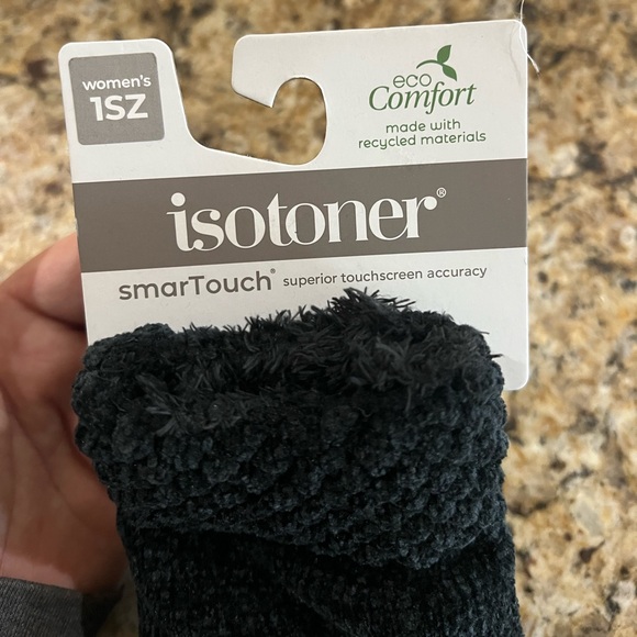 New - Isotoner Signature Women's Chenille Cable-Knit Gloves in Black - Picture 4 of 7